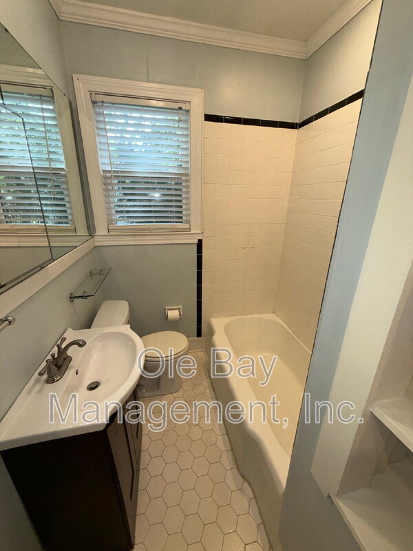 Building Photo - 305 Chidester Ave