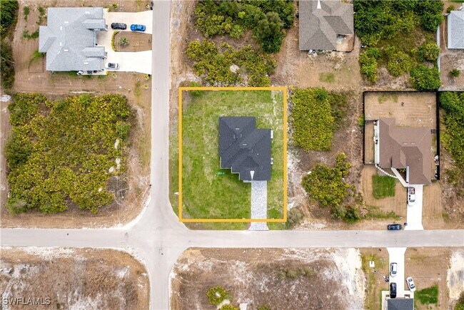 Building Photo - 348 Pyramid Ave