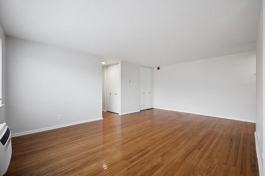 Building Photo - 259 E 28th St