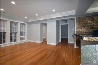 Building Photo - 2 bedroom in Chicago IL 60626