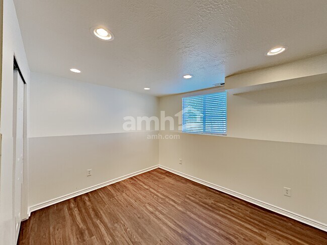 Building Photo - 1893 N 2475 W