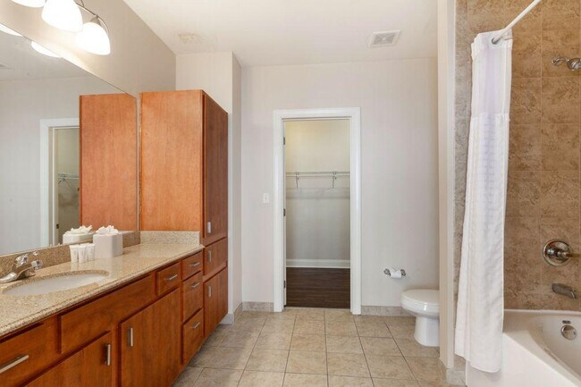 Building Photo - 925 Common St