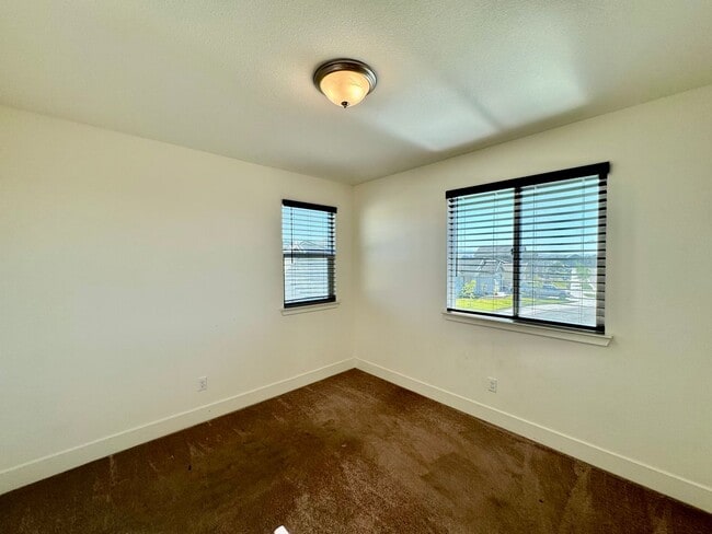 Building Photo - 5 Bedroom 3 Bath Home with Pool, pool and ...