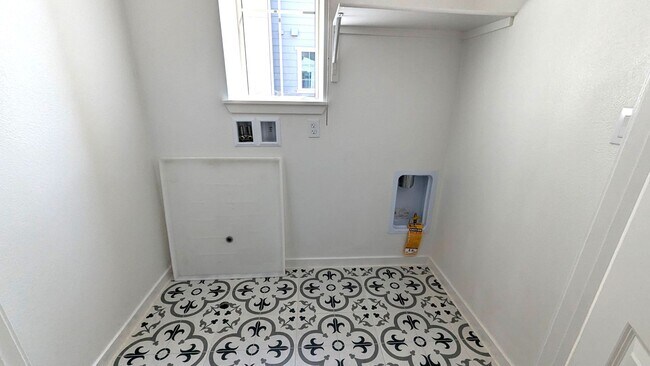 Building Photo - 7449 Channel View St