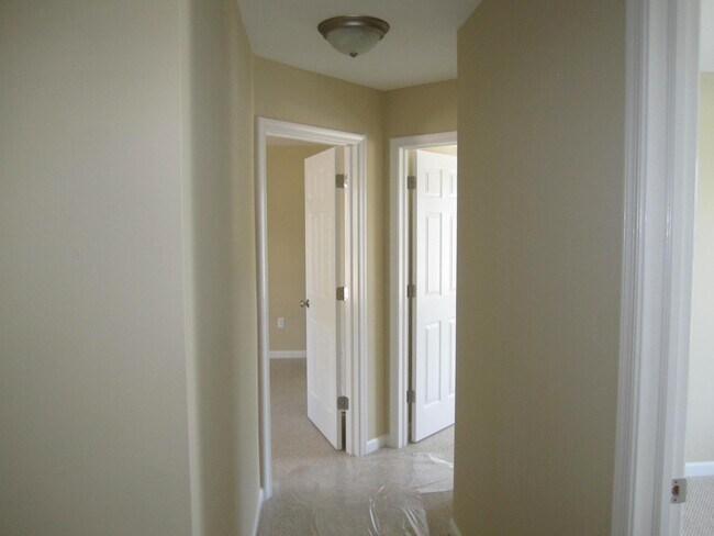 Upstairs Hallway - 131 Whisper Ridge Dr