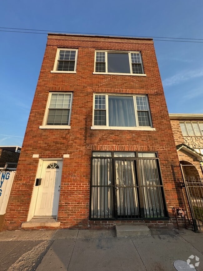 Building Photo - 4621 S Archer Ave