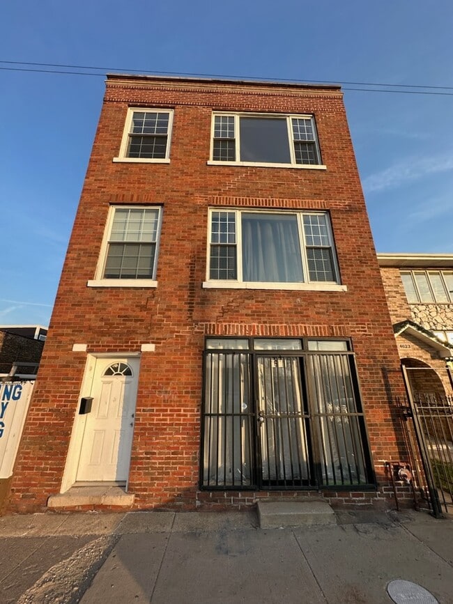 Primary Photo - 4621 S Archer Ave