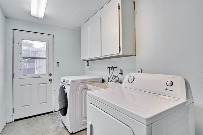 Building Photo - Welcome Home!!! - Great Location, Near Val...