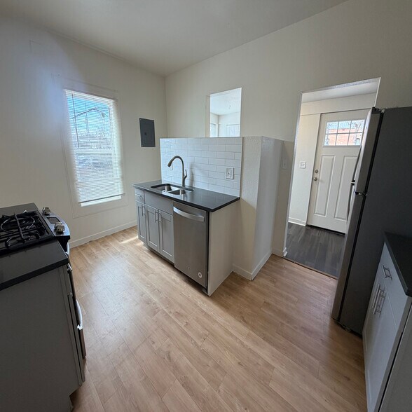 Building Photo - 114 9th Ave