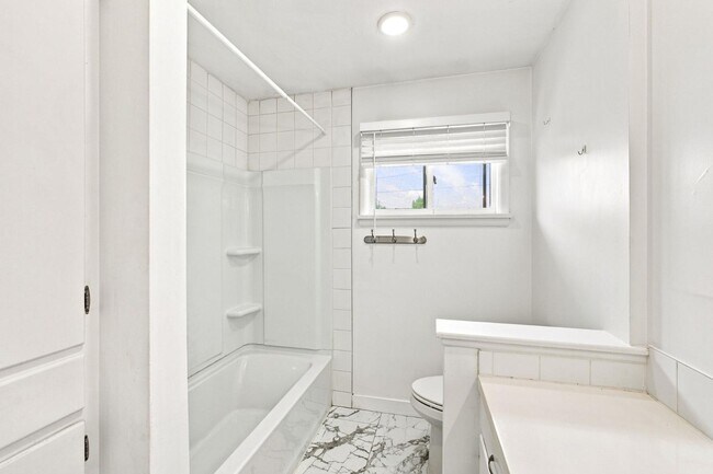 Building Photo - 204 Dove Ave