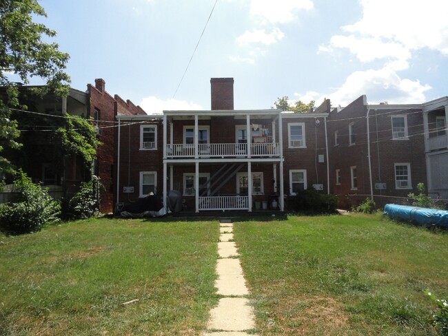 Building Photo - 3218 W Grace St