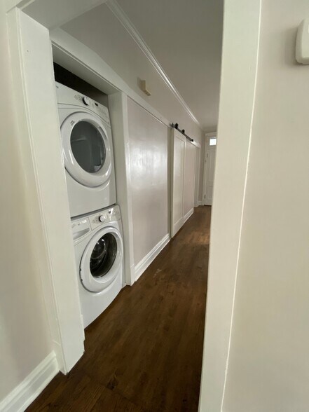 In Unit Washer/Dryer - 3825 S Damen Ave