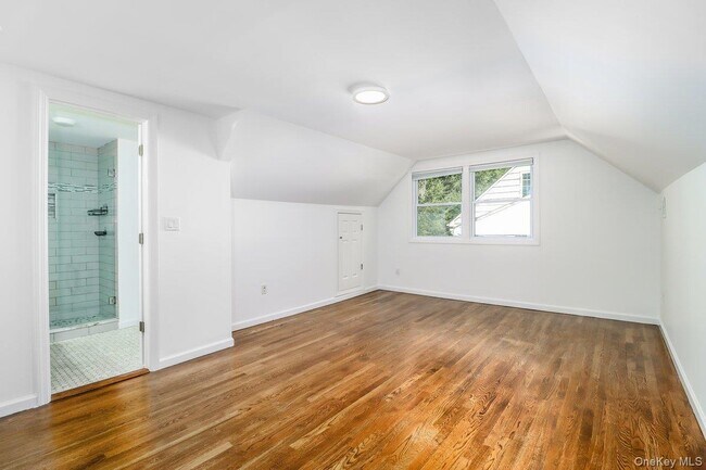 Building Photo - 112 Thornbury Rd