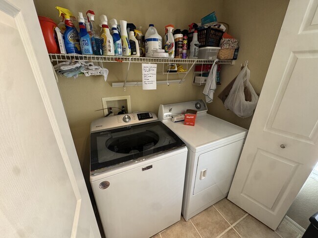 Building Photo - 5025 SW 91 Ct
