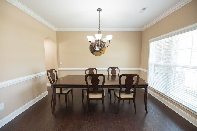 Building Photo - Spacious stunning 5-Bedroom 4 bathroom Home in a Desirable Neighborhood in Summerfield NC