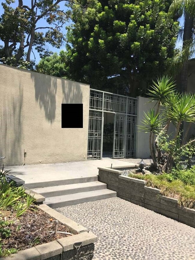 Building Photo - 370 Cliff Dr