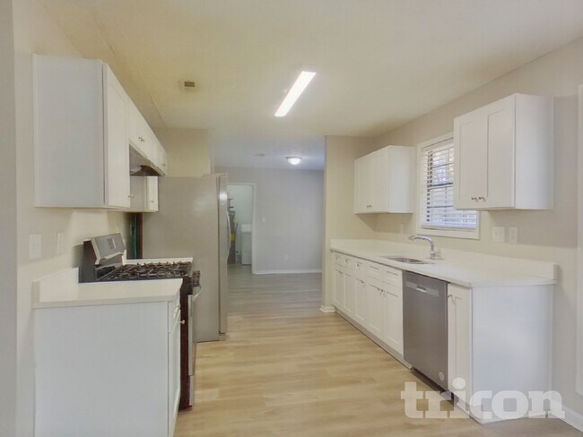 Building Photo - 114 Scarborough Ct