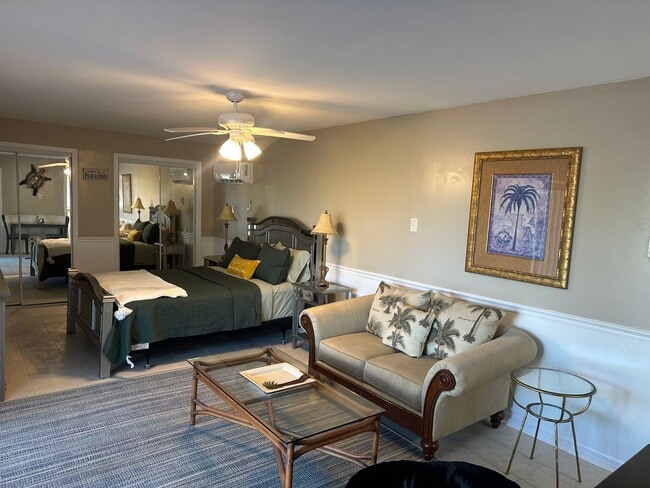 Building Photo - FT Myers Beach Amazing pool home