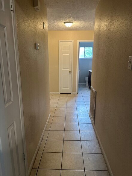 Building Photo - 14919 Four Winds Dr