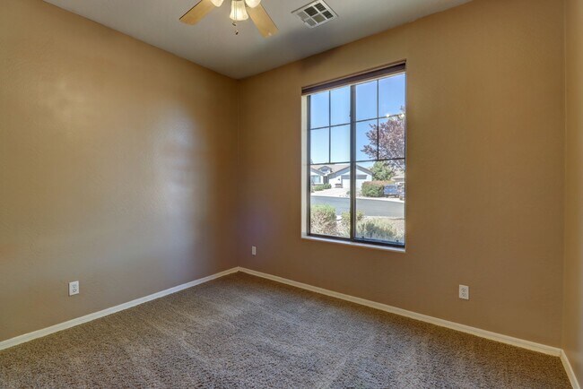 Building Photo - Beautiful 4 bedroom 2 bathroom home in Prescott!