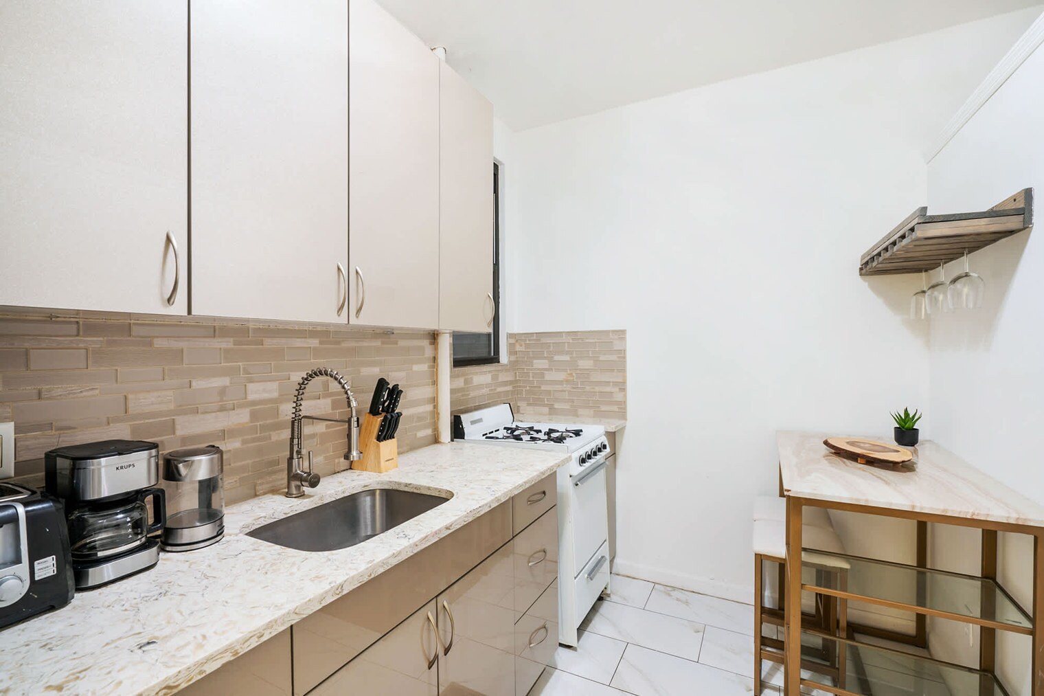 Building Photo - 428 W 47th St