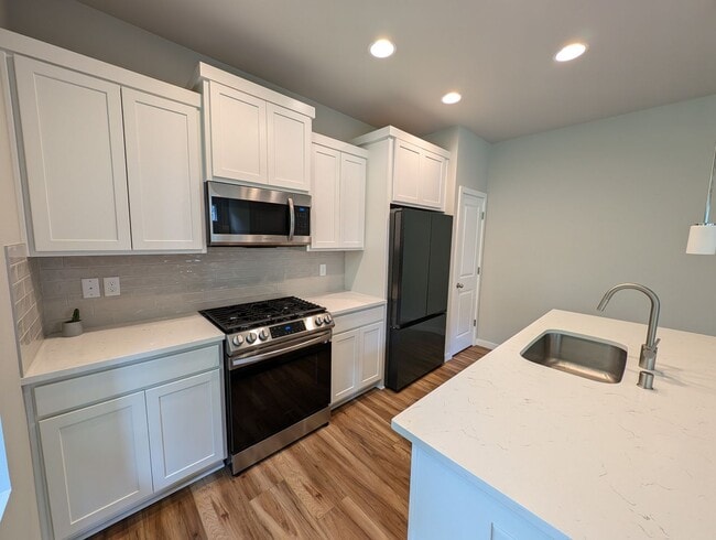 Building Photo - Pristine Bremerton 3 Bedroom Home AVAILABL...
