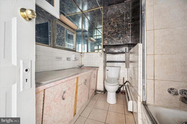 Building Photo - 5553 Matthews St