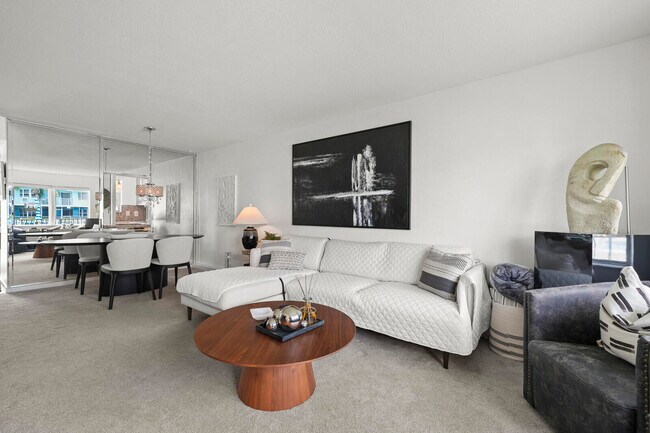 Building Photo - 1444 SE 15th Ct