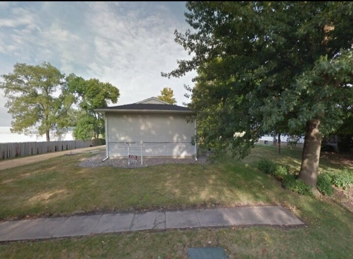 Building Photo - 206 N Wright St
