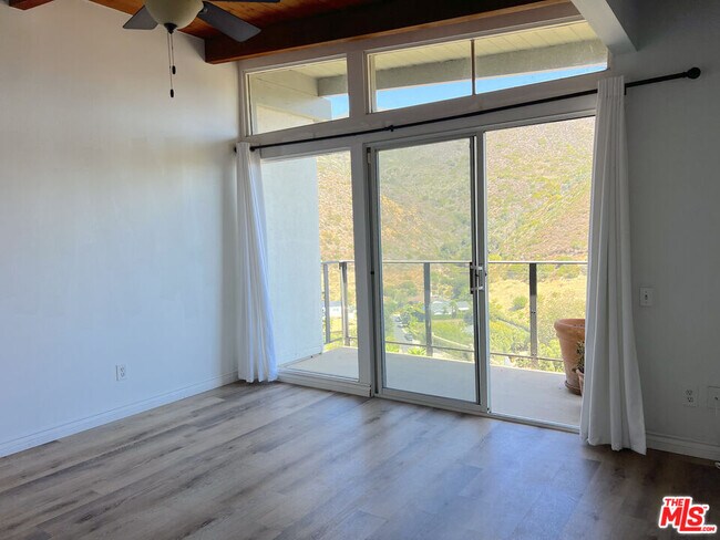 Building Photo - 6232 Tapia Dr