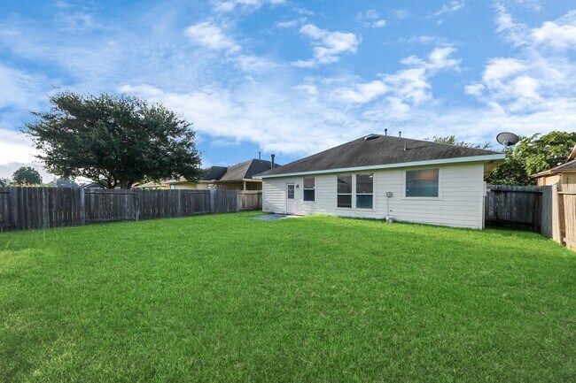 Building Photo - 21738 Sierra Long Dr