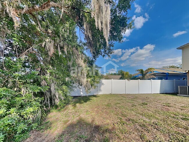 Building Photo - 6936 Crown Lake Dr