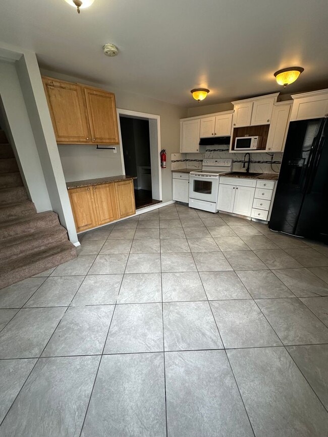 Building Photo - 1007 Lake Ave