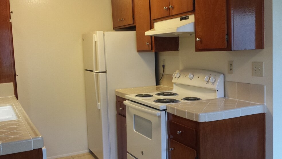 Building Photo - Casa De Windsor - North Clairemont