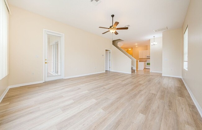 Building Photo - Beautiful 4 bedroom 3 bath townhome