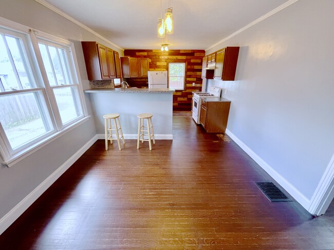 Building Photo - 720 Paxton Place