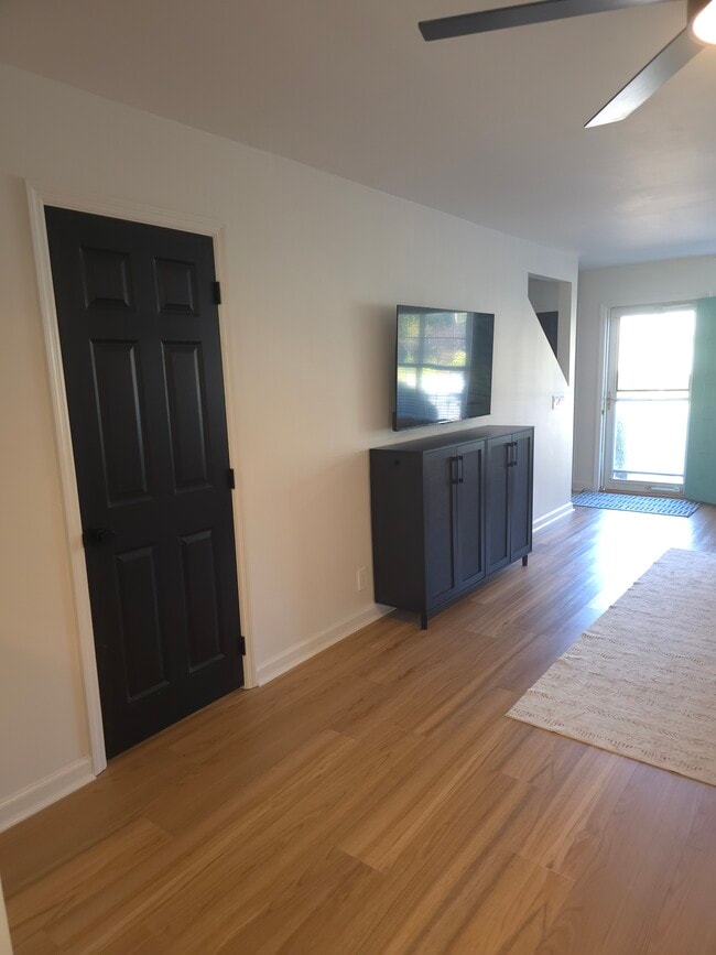 Building Photo - 1000 Mallery St Ext