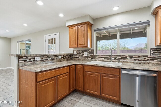 Building Photo - 6491 N Lena Way