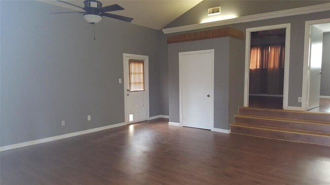 Building Photo - 25802 Beaver Run Dr