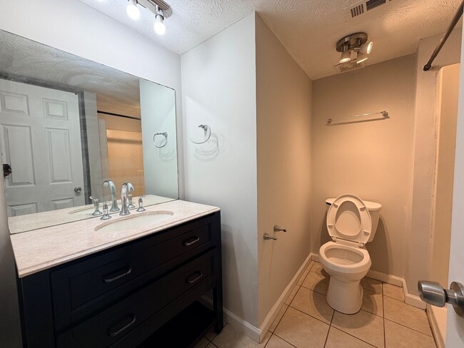 Building Photo - 3810 Kensingwood Trace