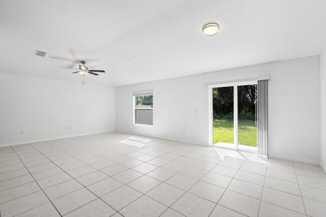 Building Photo - Like New 3/2 in Wimauma