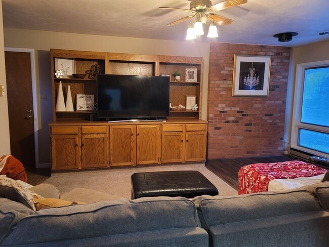 Building Photo - 6117 Shannon Ave