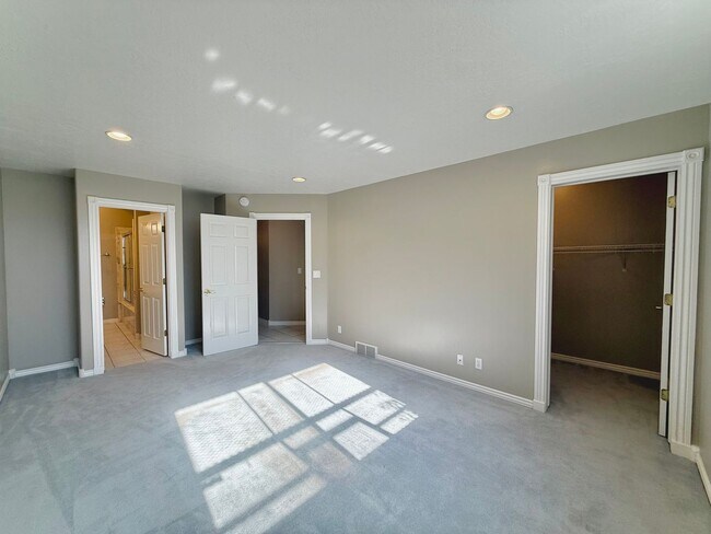 Building Photo - Garden Level in Luxury Home Available Now
