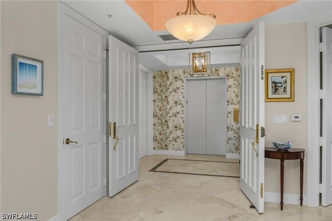 Building Photo - 8787 Bay Colony Dr