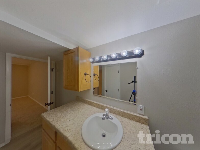 Building Photo - 6325 Blazing Star Dr
