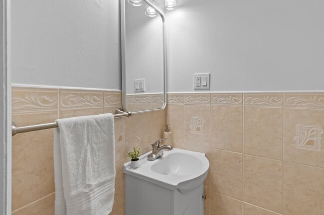 Building Photo - 1626 Union Turnpike