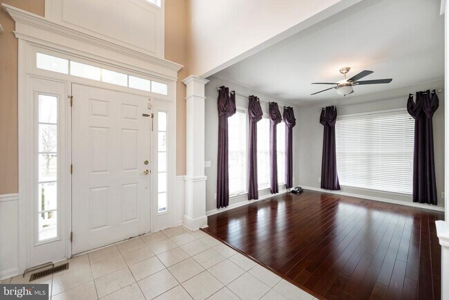 Building Photo - 311 Elmhurst Dr