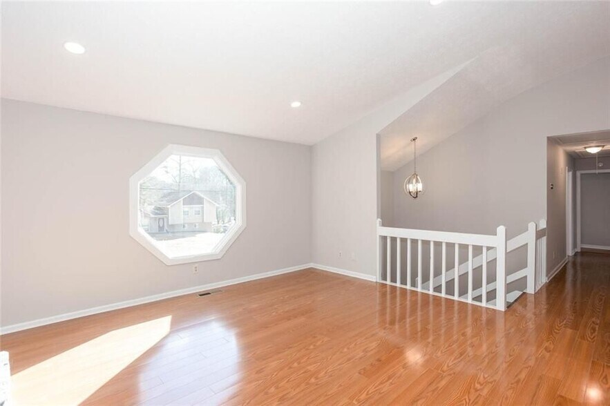 Building Photo - 4049 Leicester Dr NE