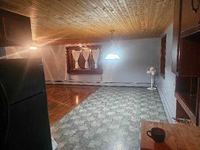 Building Photo - 19 Lloyd Dr