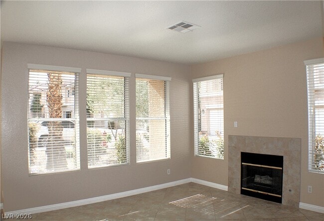 Building Photo - 251 S Green Valley Pkwy